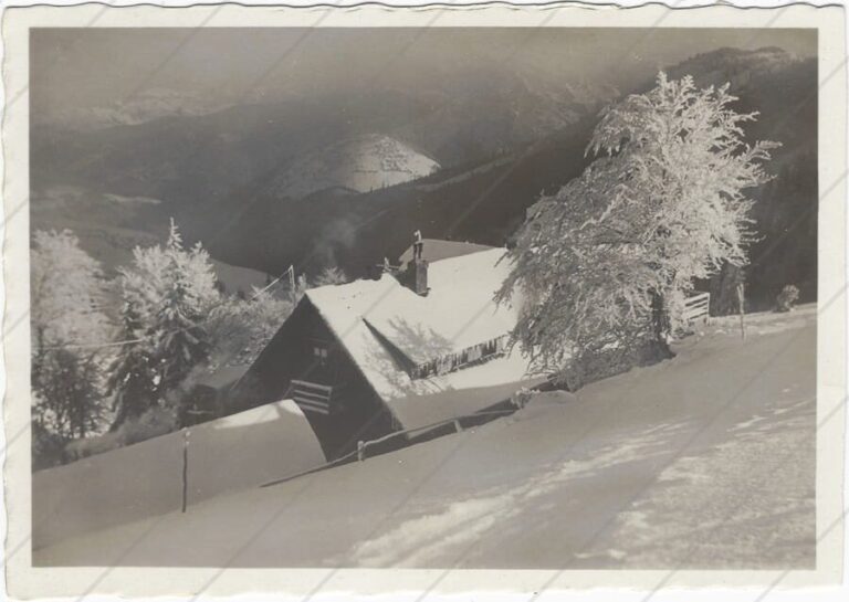 Chata pod Rozsutcom (xxxx; Foto V. Zemann, M. Ostrava) a