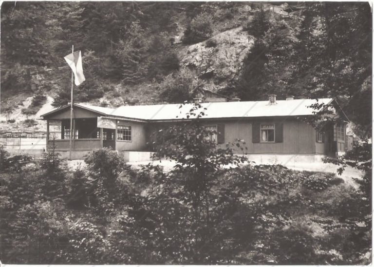 Harmanecká chata pri Jaskyni Izbica (Kremnické vrchy) – SVPL – čistá, cca 1960