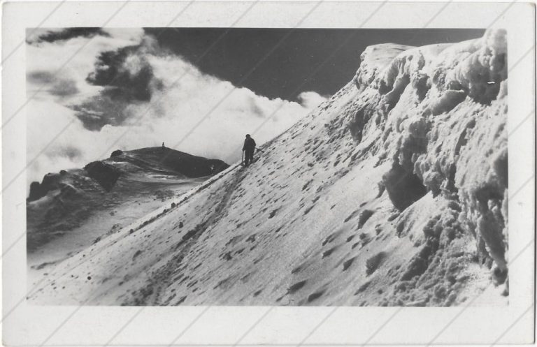 Hromové, v pozadí Chleb (1939; Hájek)