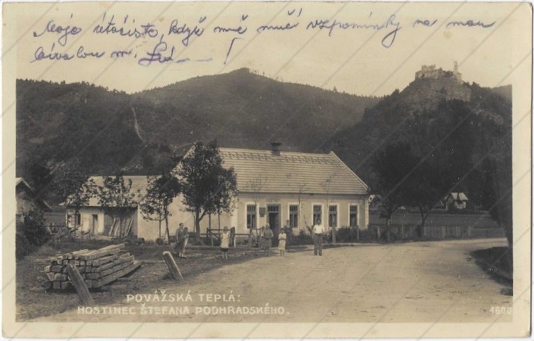 Považská Teplá s hradom v pozadí (1929, neznámy vydavateľ)