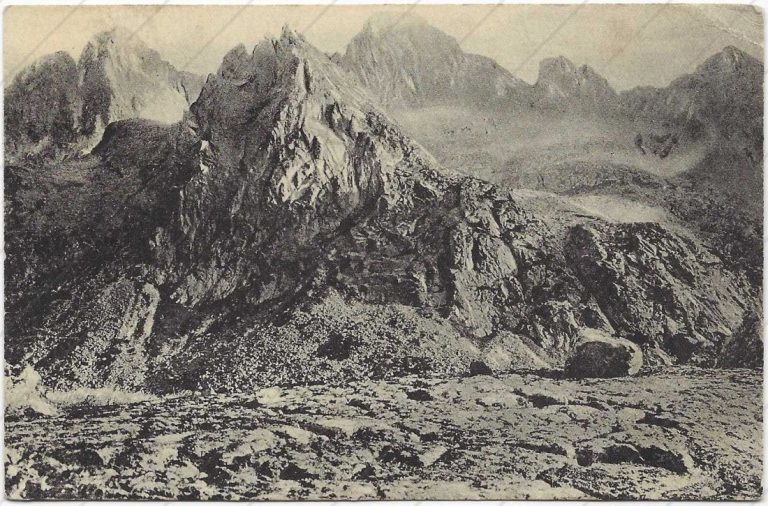 Strelecká veža v popredí, Ostrý štít, Široká veža, Priečna veža v pozadí (1920) – neznámy – a