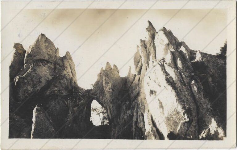 Súľovské skaly, Gotická brána (1938; Luna) a