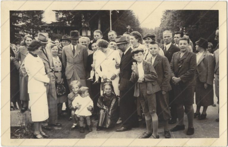Tatr. Lomnica, pred bazárom (1938; Tizian)