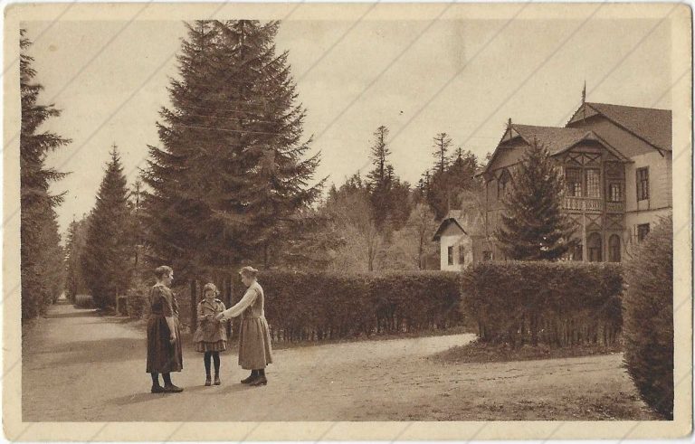 Tatranská Kotlina, v parku – 1923 – Chytil