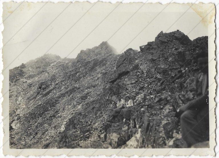 V pozadí Rysy (1933)