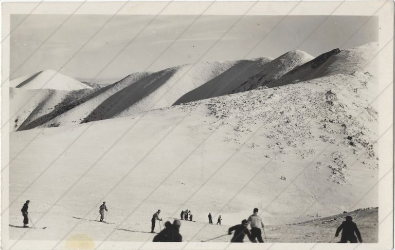 V sedle Veľkého Kriváňa (1950; Slovakotour)