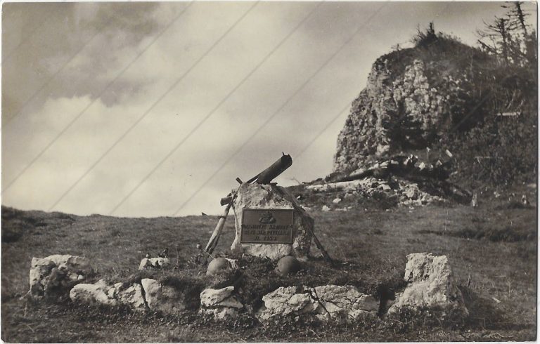 Veľká Fatra – partizánske hroby na Smrekovici pri Kráľovej studni (Osveta; 1950-60) a