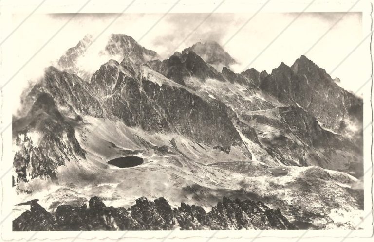 Veľká Studená dolina, Javorový štít, Prostredný hrot, v pozadí Ľadový a Lomnický štít (1938) – Knihkupectví KČST – Praha