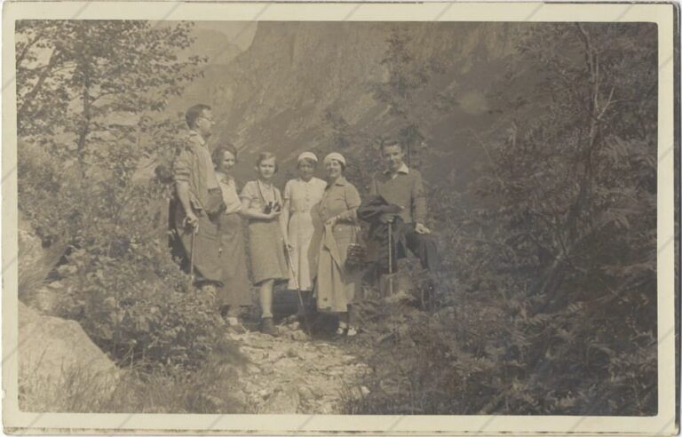 Z dolnej cesty z Hrebienku na Kamzík (cca 1930) a